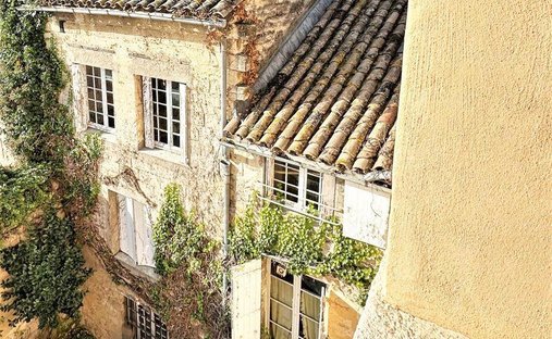 Sale Of Château Uzes, 295m² 11 Rooms €1,700,000 With Terrace