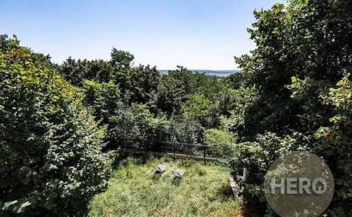 House 6 Room(s) 4 Bedroom(s) 210 M²