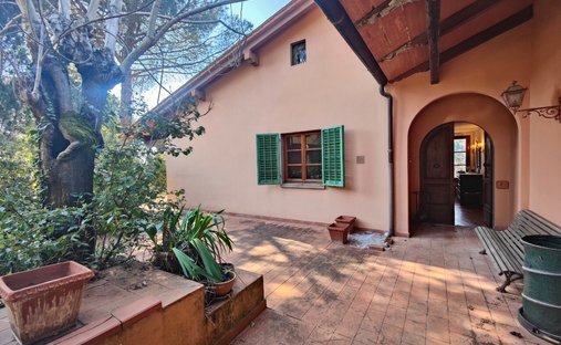 Castle for Sale in San Casciano In Val di Pesa, Tuscany, Italy