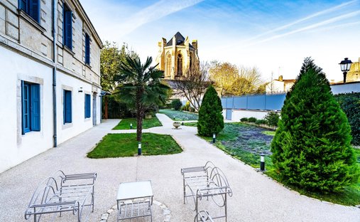 Castle for Sale in Niort, Nouvelle-Aquitaine, France