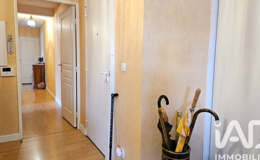 A 19th Century Hotel Château, Restaurant And Outbuilding In Two Hectares Of Grounds Near