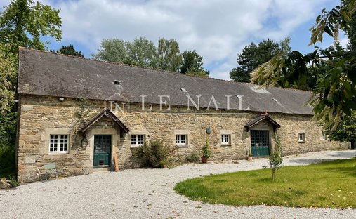 Sale Of A Castle In Guingamp, 693m² 26 Rooms €1,659,000 Côtes D'armor