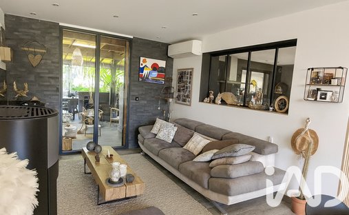 Castle for Sale in Clermont-Ferrand, Auvergne-Rhône-Alpes, France