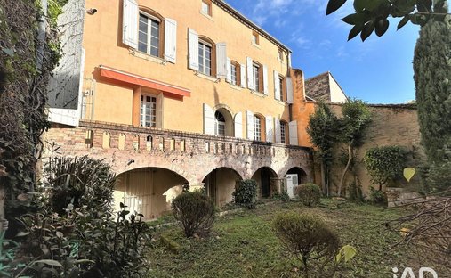Sale Of Château Uzes, 295m² 11 Rooms €1,700,000 With Terrace
