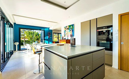 1h30 From Paris By Tgv – An Exceptional Listed 16th/18th/19th Century Chateau With Annexes And A Swi