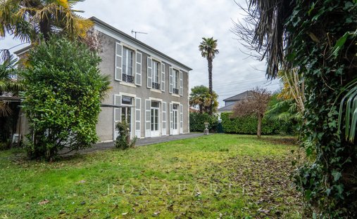 Castle for Sale in Pau, Nouvelle-Aquitaine, France - 3