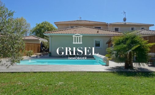 Castle for Sale in Mérignac, Nouvelle-Aquitaine, France