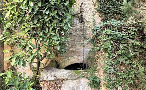 Sale Of Château Uzes, 295m² 11 Rooms €1,700,000 With Terrace