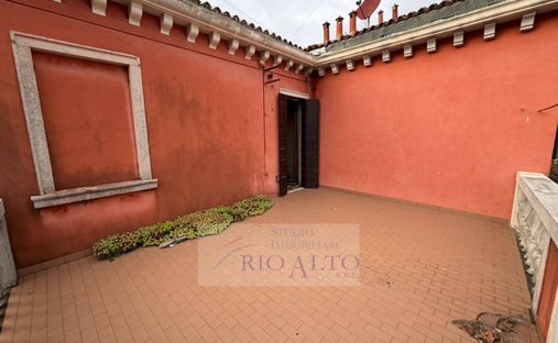 Castle for Sale in Venice, Veneto, Italy