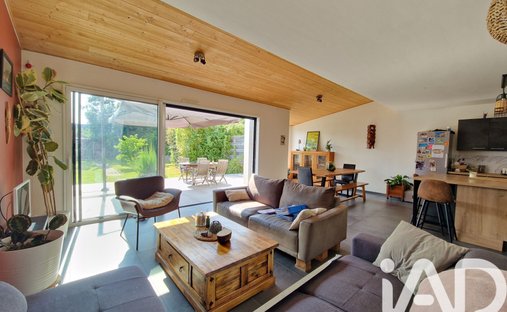 Vendée (85) 18th Century Listed Chateau Estate Of 42 Hectares