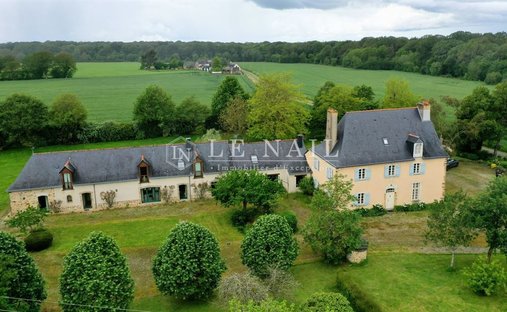 A Chateau From The 17th And 18th Centuries, Listed As A Regional Historical Monument, On