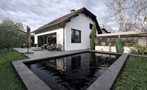 Castle for Sale in Saint-Julien-en-Genevois, Auvergne-Rhône-Alpes, France