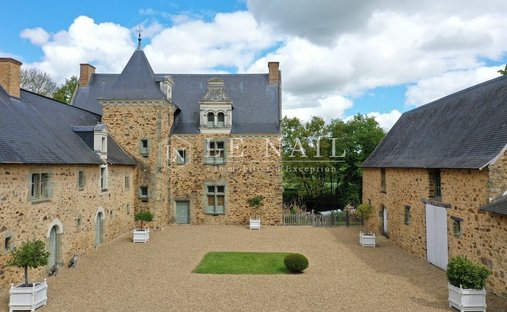 A Chateau From The 17th And 18th Centuries, Listed As A Regional Historical Monument, On