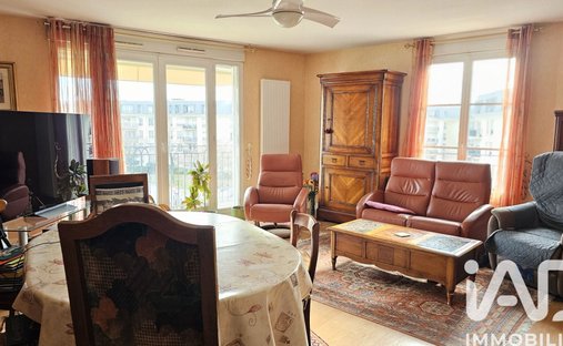 A 19th Century Hotel Château, Restaurant And Outbuilding In Two Hectares Of Grounds Near