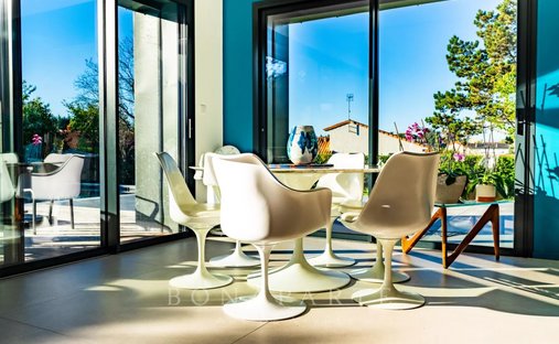 1h30 From Paris By Tgv – An Exceptional Listed 16th/18th/19th Century Chateau With Annexes And A Swi