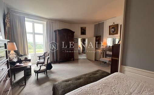 19th C. Property With Lake And Guest Houses