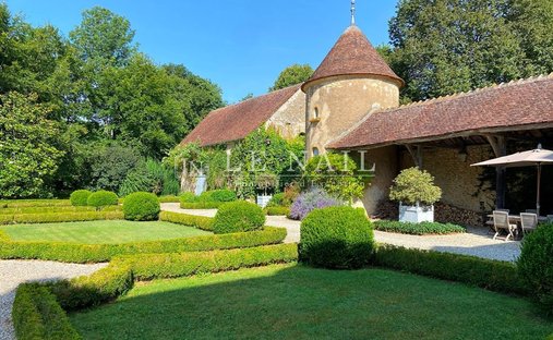 An 18th Century Manor With A Swimming Pool, Outhouses And 6.5 Hectares Of Grounds With A River