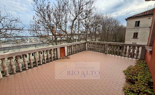 Castle for Sale in Venice, Veneto, Italy