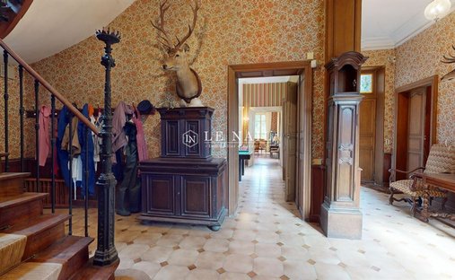 Château 3800 M² Sur Terrain 22ha