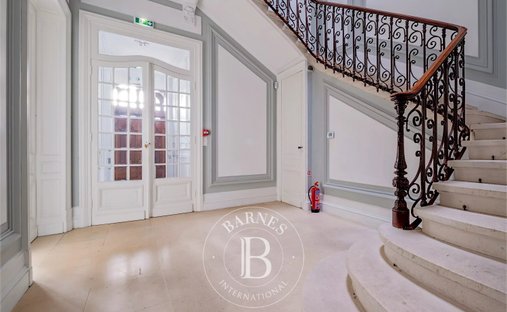 Superb 18th Century Château With C. 12 Ha Of Land