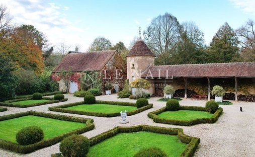 An 18th Century Manor With A Swimming Pool, Outhouses And 6.5 Hectares Of Grounds With A River