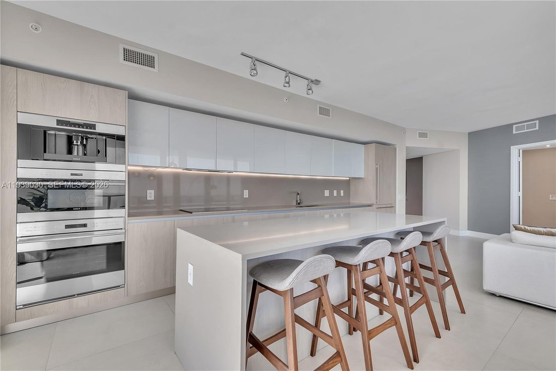 Condo in Hallandale Beach, Florida, United States 5 - 16882600
