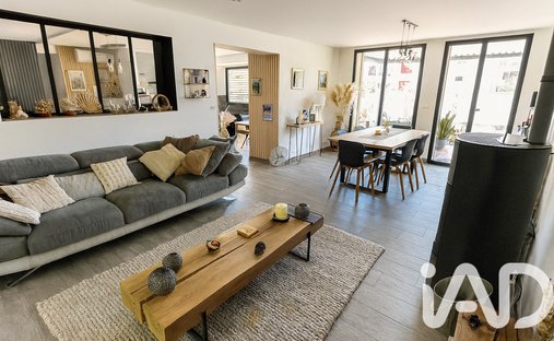 Castle for Sale in Clermont-Ferrand, Auvergne-Rhône-Alpes, France - 5