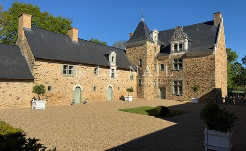 A Chateau From The 17th And 18th Centuries, Listed As A Regional Historical Monument, On