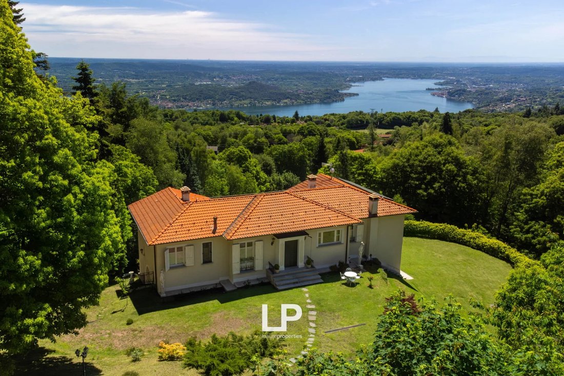 Villa in Nebbiuno, Piedmont, Italy 1 - 16859096
