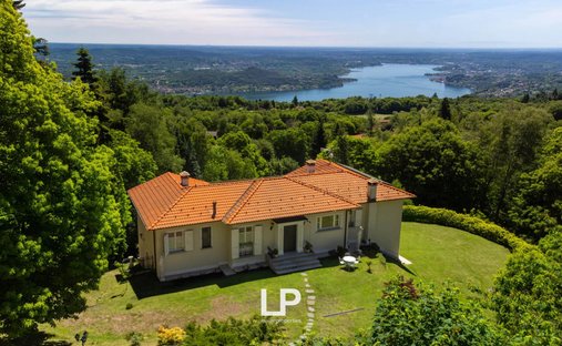 Villa in Nebbiuno, Piemont, Italien 1