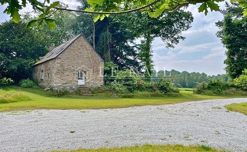 Sale Of A Castle In Guingamp, 693m² 26 Rooms €1,659,000 Côtes D'armor