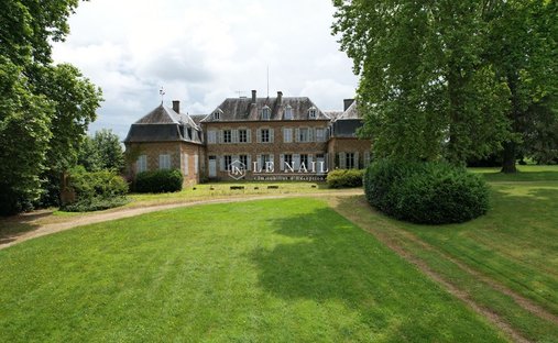 Château 3800 M² Sur Terrain 22ha