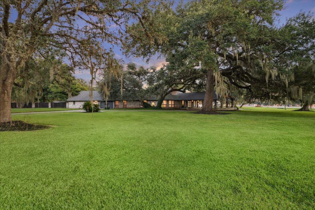 House in West Columbia, Texas, United States 2 - 16887076