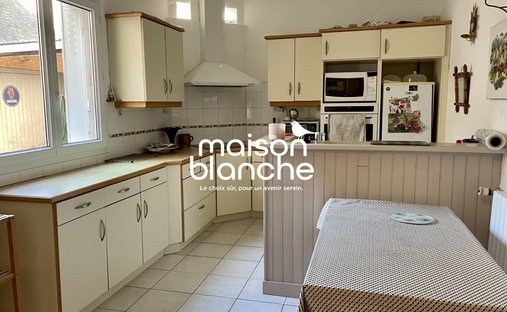 Castle for Sale in Écouflant, Pays de la Loire, France