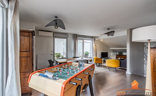 Castle for Sale in Villefranche-sur-Saone, Auvergne-Rhône-Alpes, France