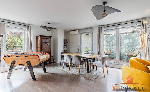 Castle for Sale in Villefranche-sur-Saone, Auvergne-Rhône-Alpes, France