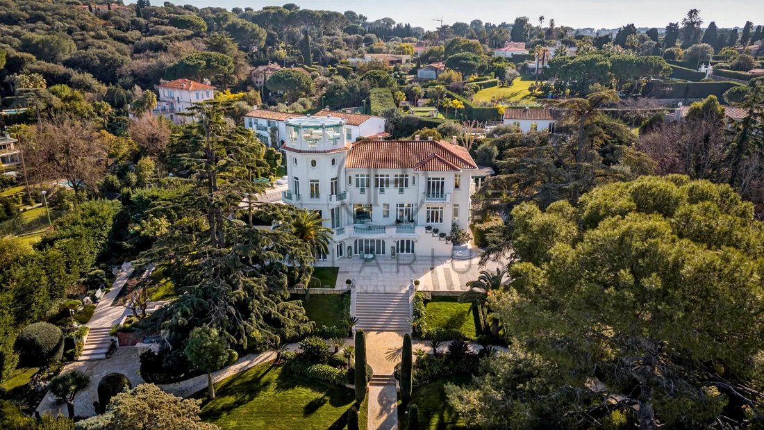 Villa in Antibes, Provence-Alpes-Côte d'Azur, France 1 - 16865222