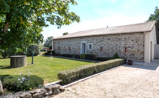 19th C. Chateau In The Vendée Suitable For Tourist Use