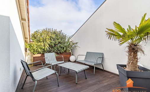 Castle for Sale in Villefranche-sur-Saone, Auvergne-Rhône-Alpes, France