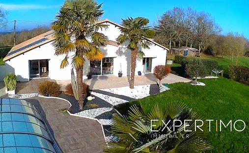 19th C. Chateau In The Vendée Suitable For Tourist Use