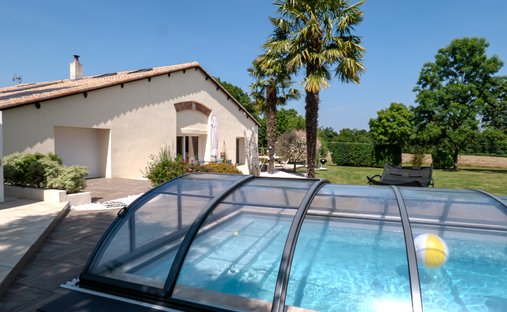 19th C. Chateau In The Vendée Suitable For Tourist Use