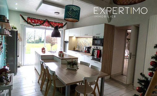 19th C. Chateau In The Vendée Suitable For Tourist Use