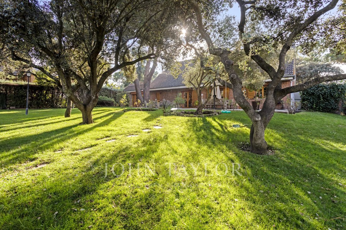 Chalet in Pozuelo de Alarcon, Comunidad de Madrid, Spain 1 - 16866968