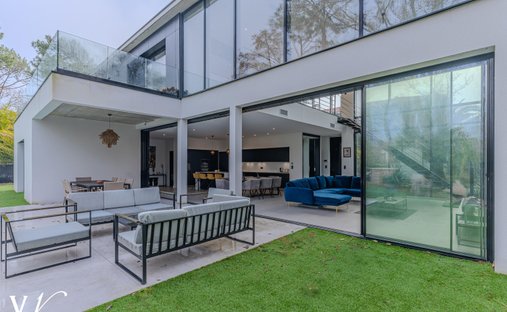 House in Aiguillon-Port, La Teste-de-Buch, France 1