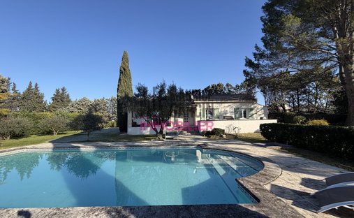 Castle for Sale in Carpentras, Provence-Alpes-Côte d'Azur, France