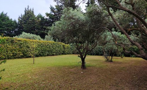 Castle for Sale in Carpentras, Provence-Alpes-Côte d'Azur, France