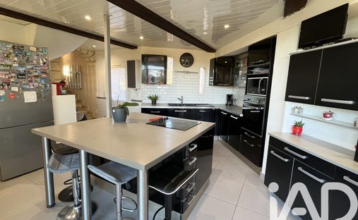 Off Market Classified 17th Century Castle With 15 Ha Estate In The Luberon