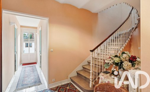 Superb 18th Century Château With C. 12 Ha Of Land