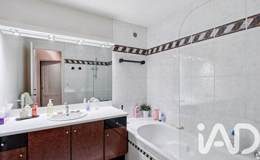 Superb 18th Century Château With C. 12 Ha Of Land