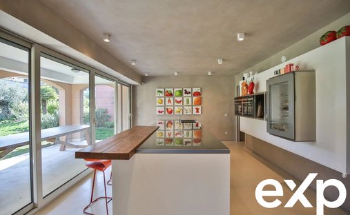 Castle for Sale in Antibes, Provence-Alpes-Côte d'Azur, France